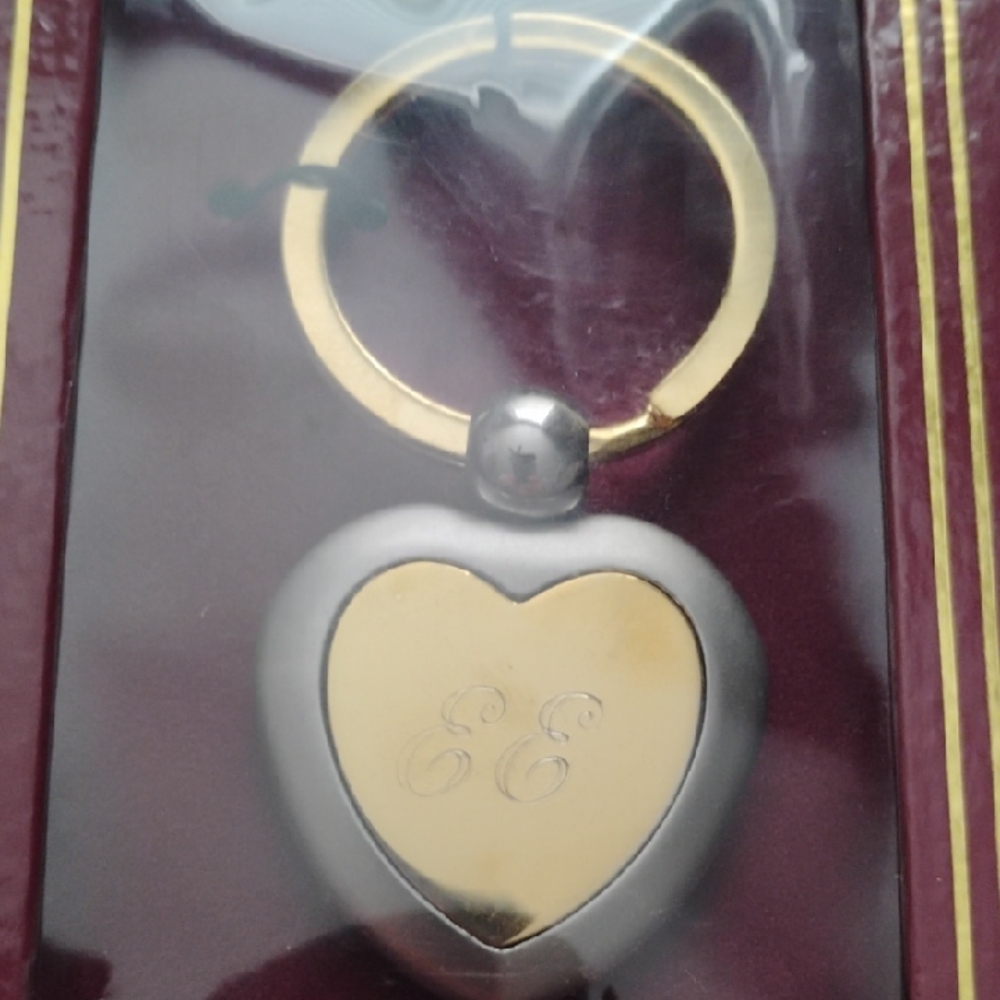 Elegant Two-Tone Heart Keychain